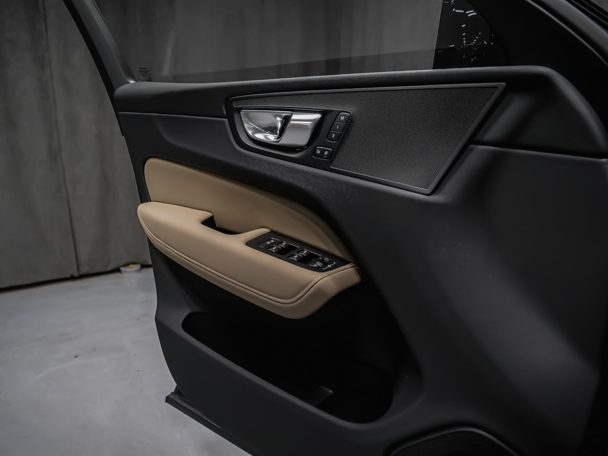 2026 Volvo XC60 Core-8