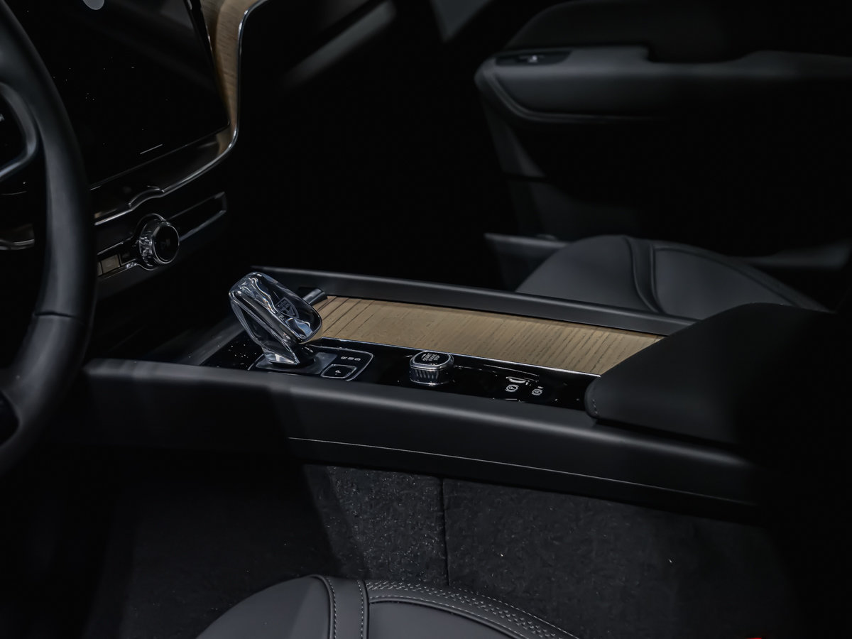 2026 Volvo XC60 Plus-7