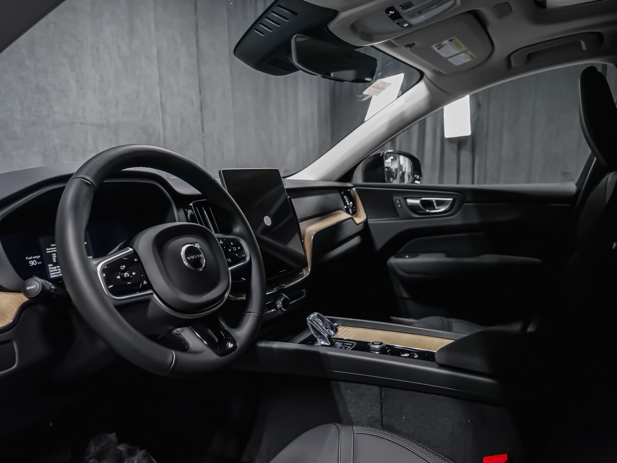 2026 Volvo XC60 Plus-6