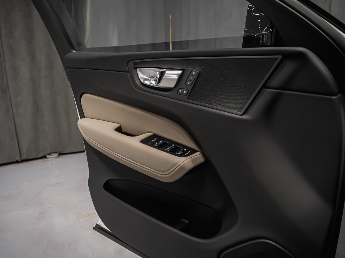 2026 Volvo XC60 Plus-9