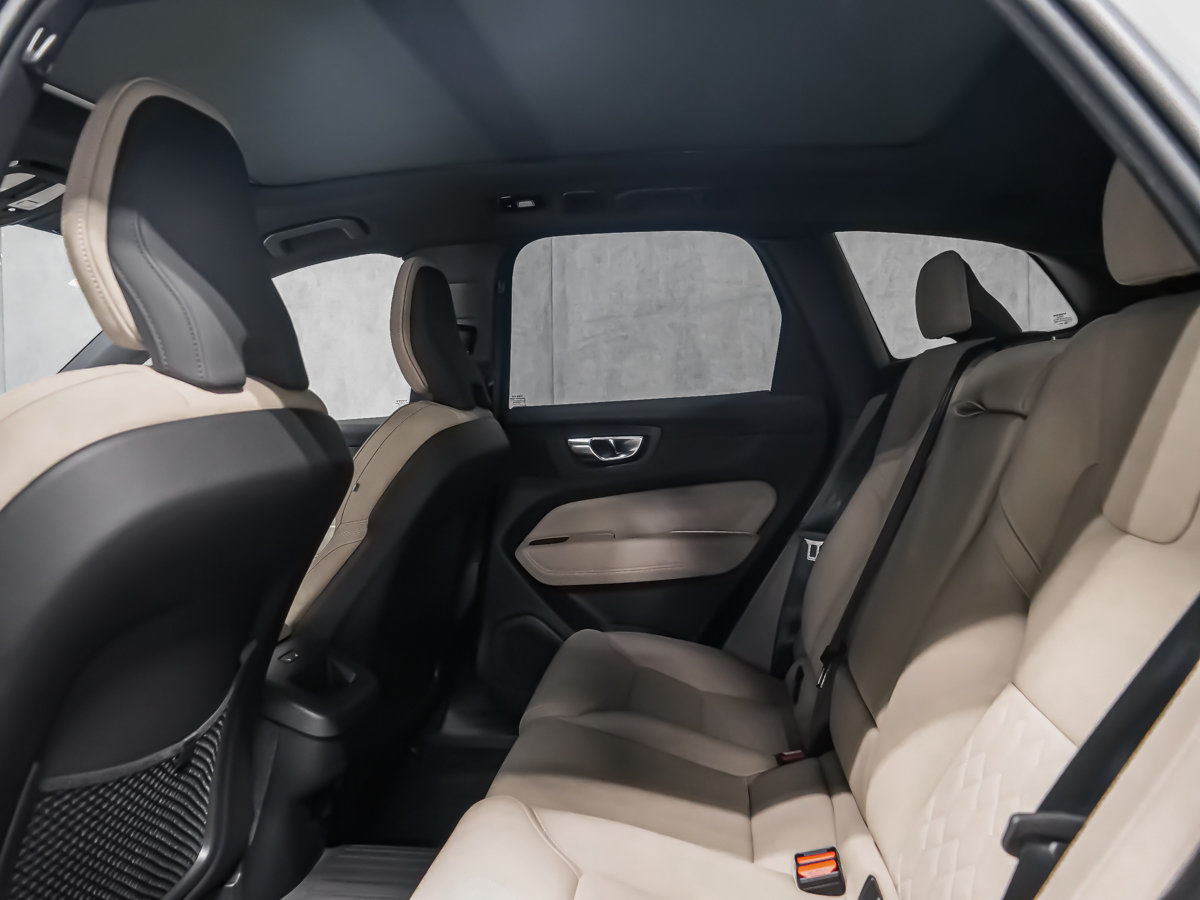 2026 Volvo XC60 Plus-11