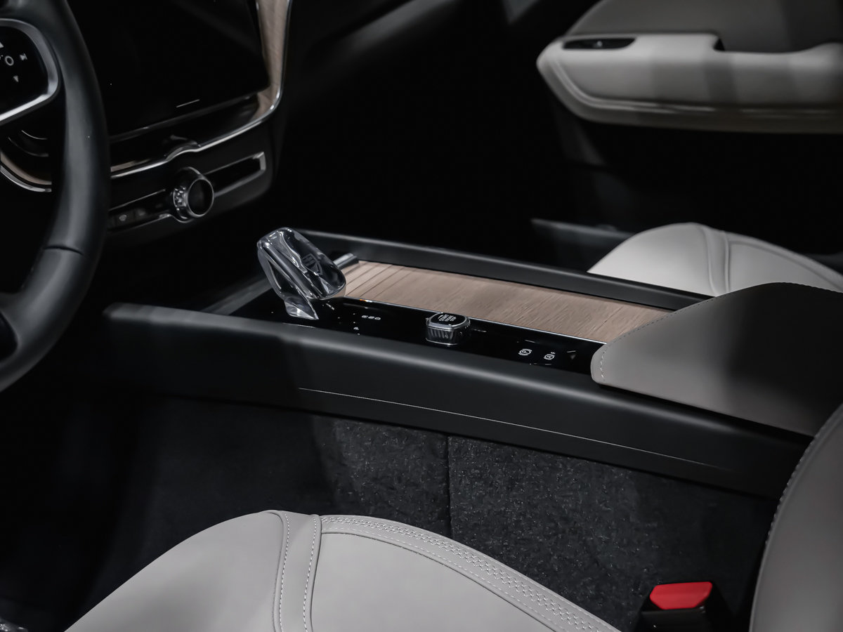 2026 Volvo XC60 Plus-7