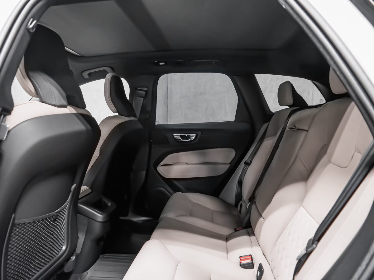 2026 Volvo XC60 Plus-11