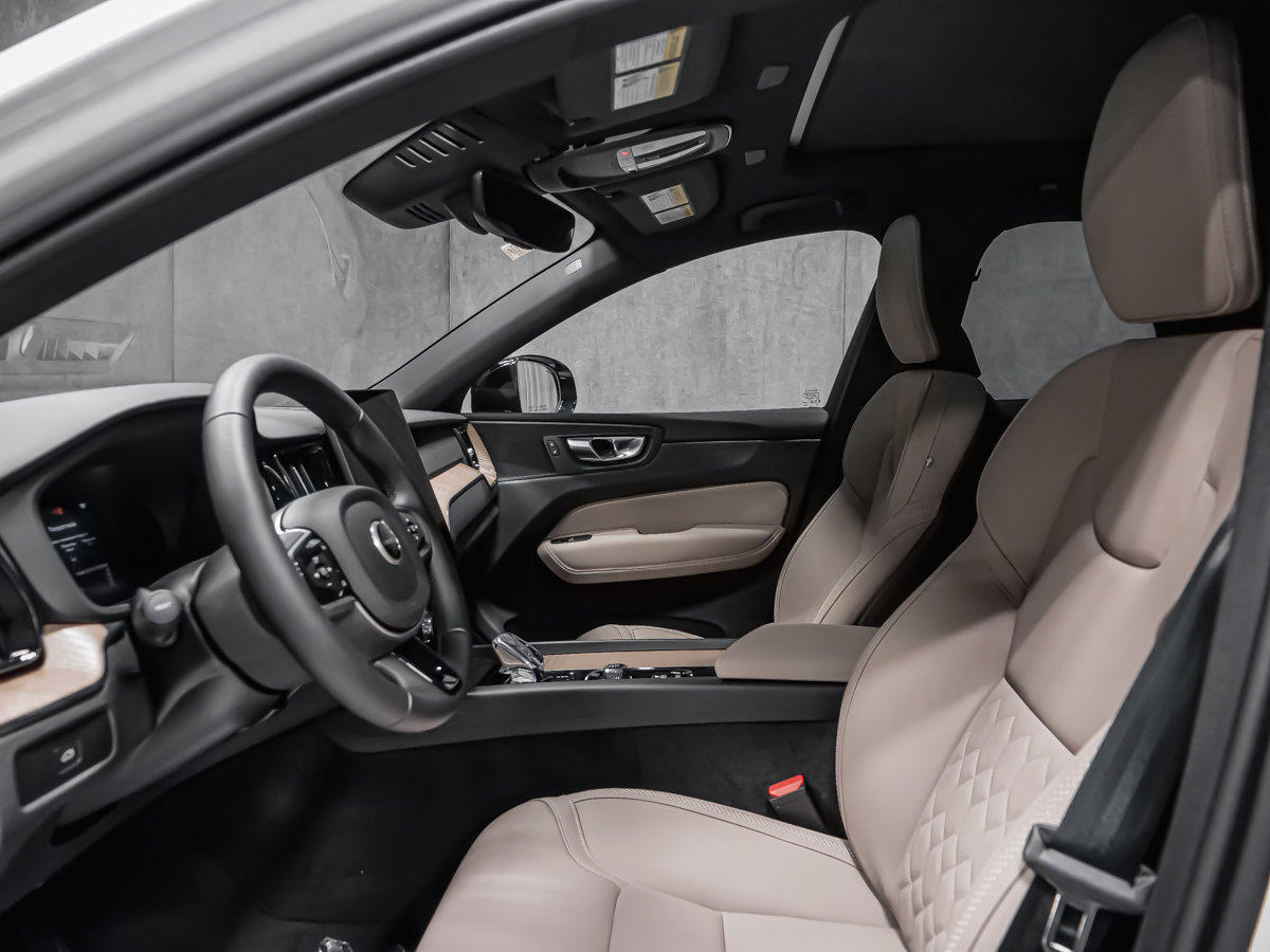 2026 Volvo XC60 Plus-10