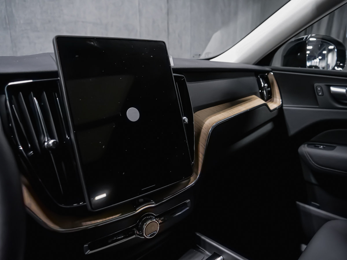 2026 Volvo XC60 Plus-10