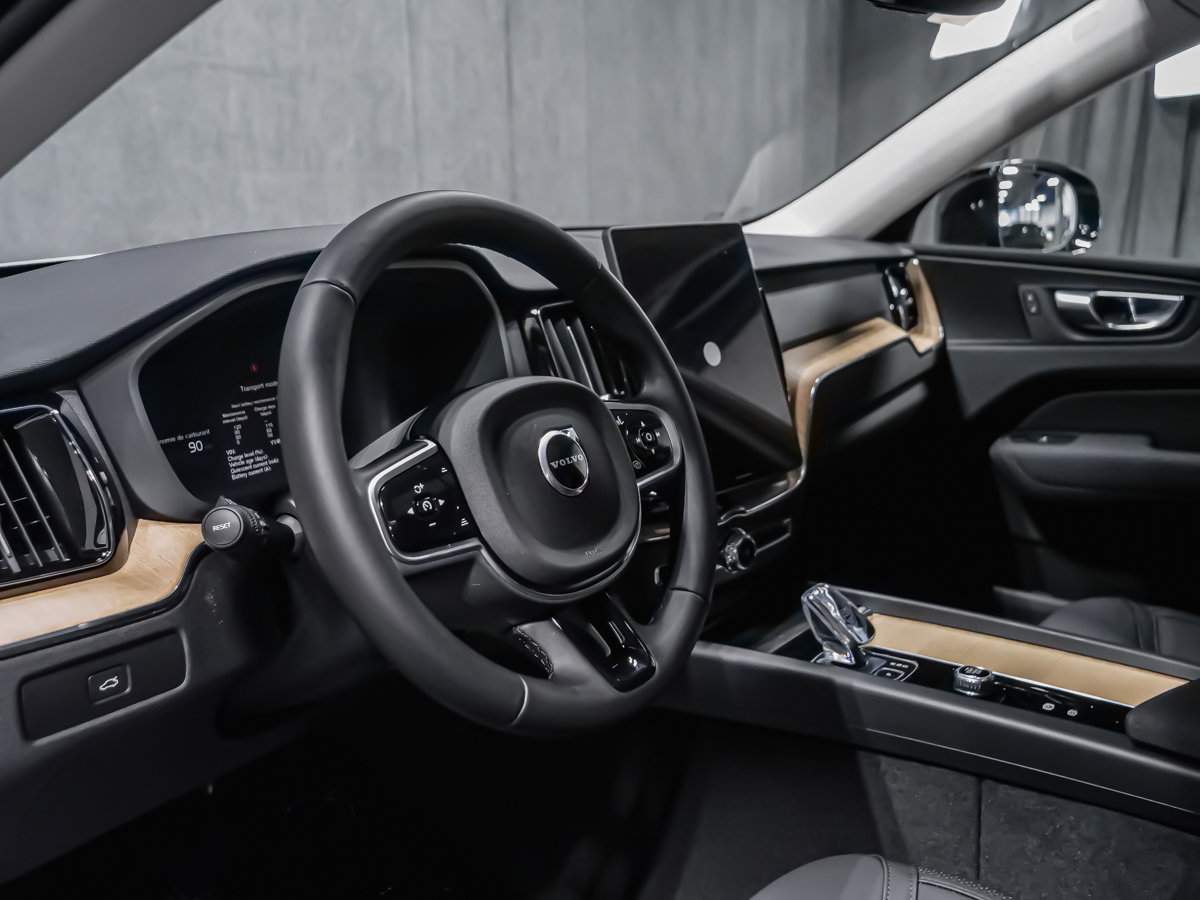 2026 Volvo XC60 Plus-8