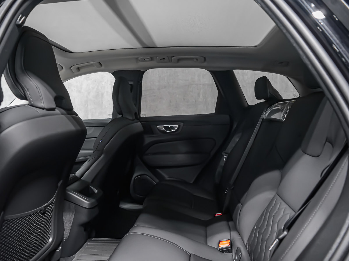 2026 Volvo XC60 Plus-7