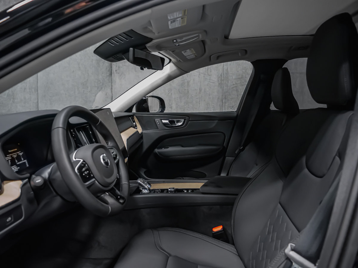 2026 Volvo XC60 Plus-6