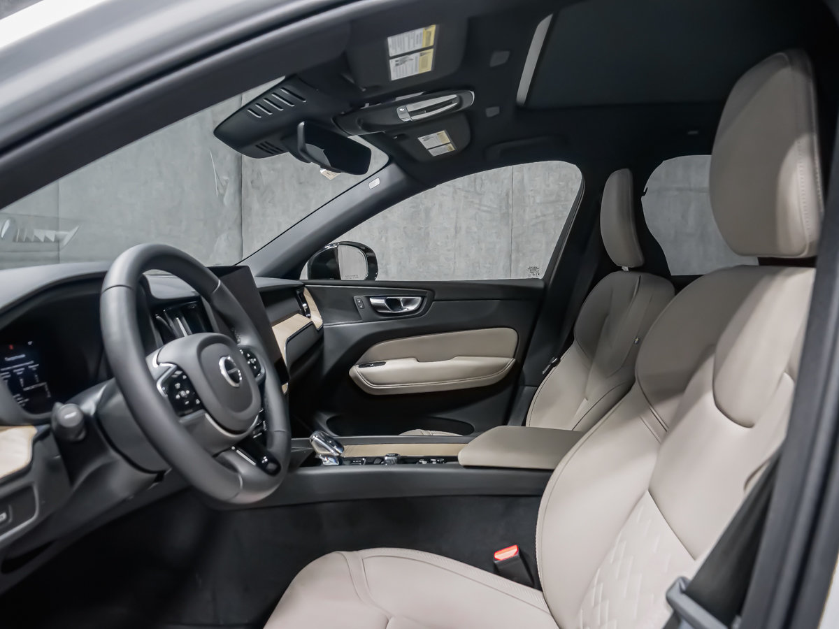 2026 Volvo XC60 Plus-11