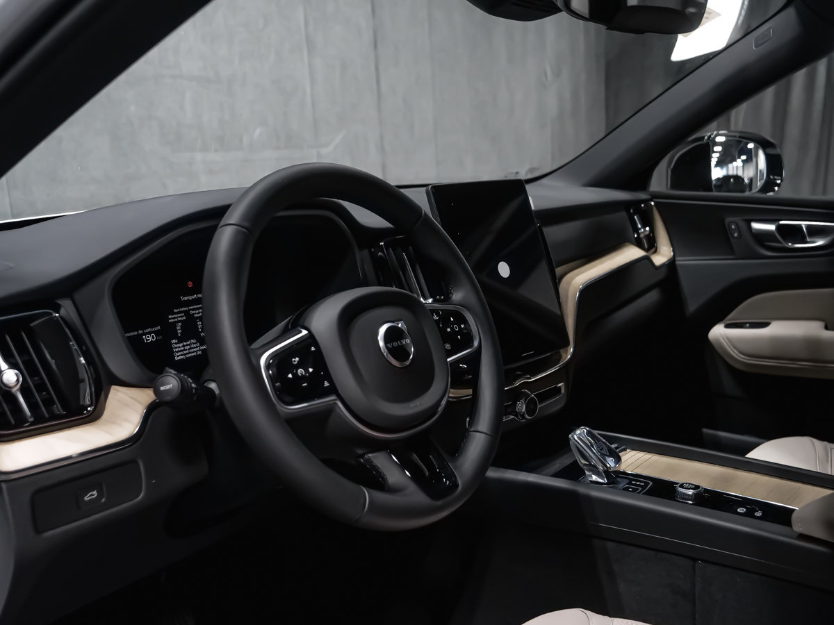 2026 Volvo XC60 Plus-8