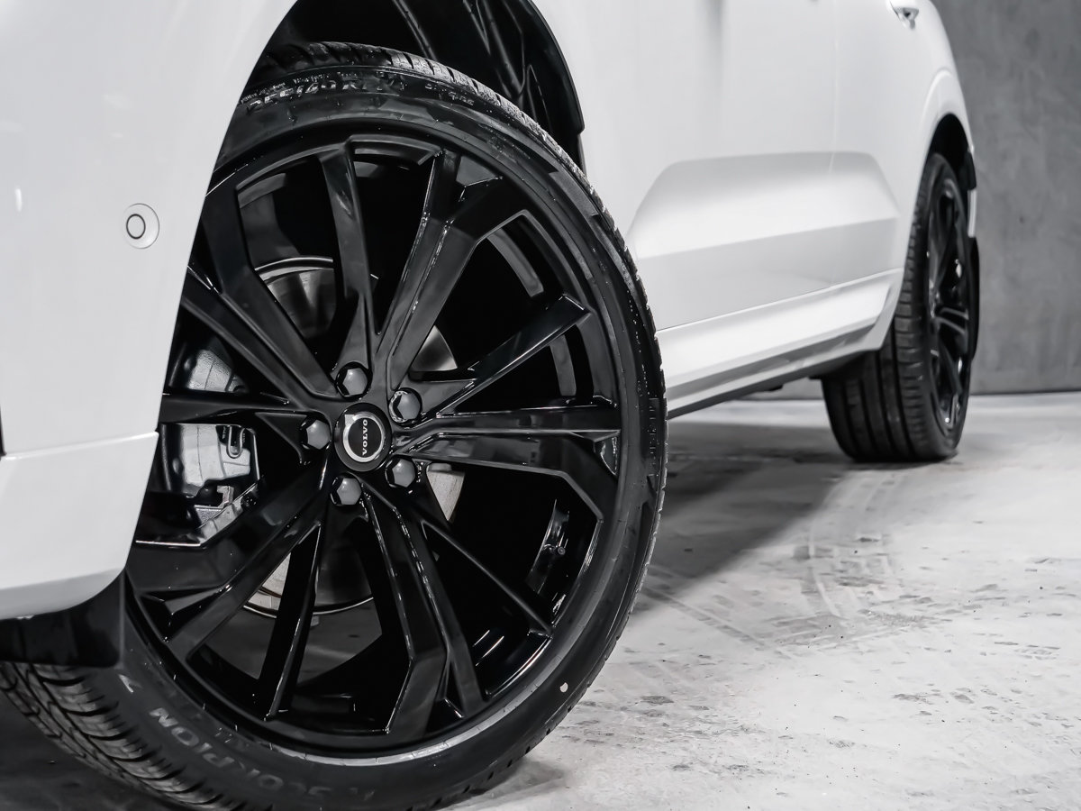 2026 Volvo XC60 Ultra Black Edition-13