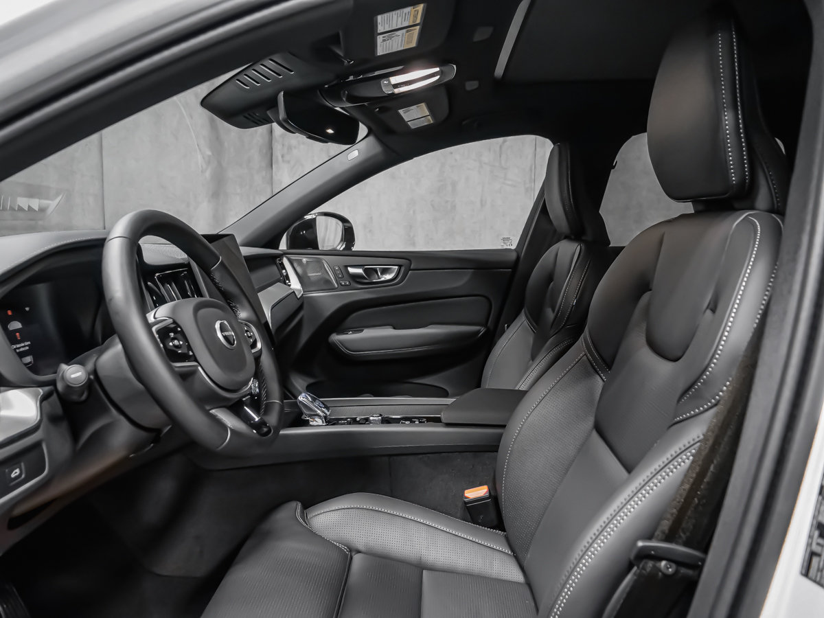 2026 Volvo XC60 Ultra Black Edition-14
