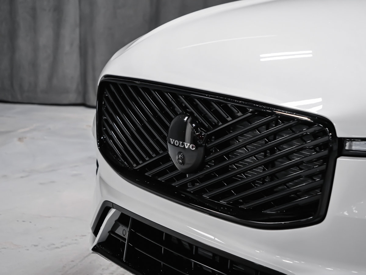 2026 Volvo XC60 Ultra Black Edition-12