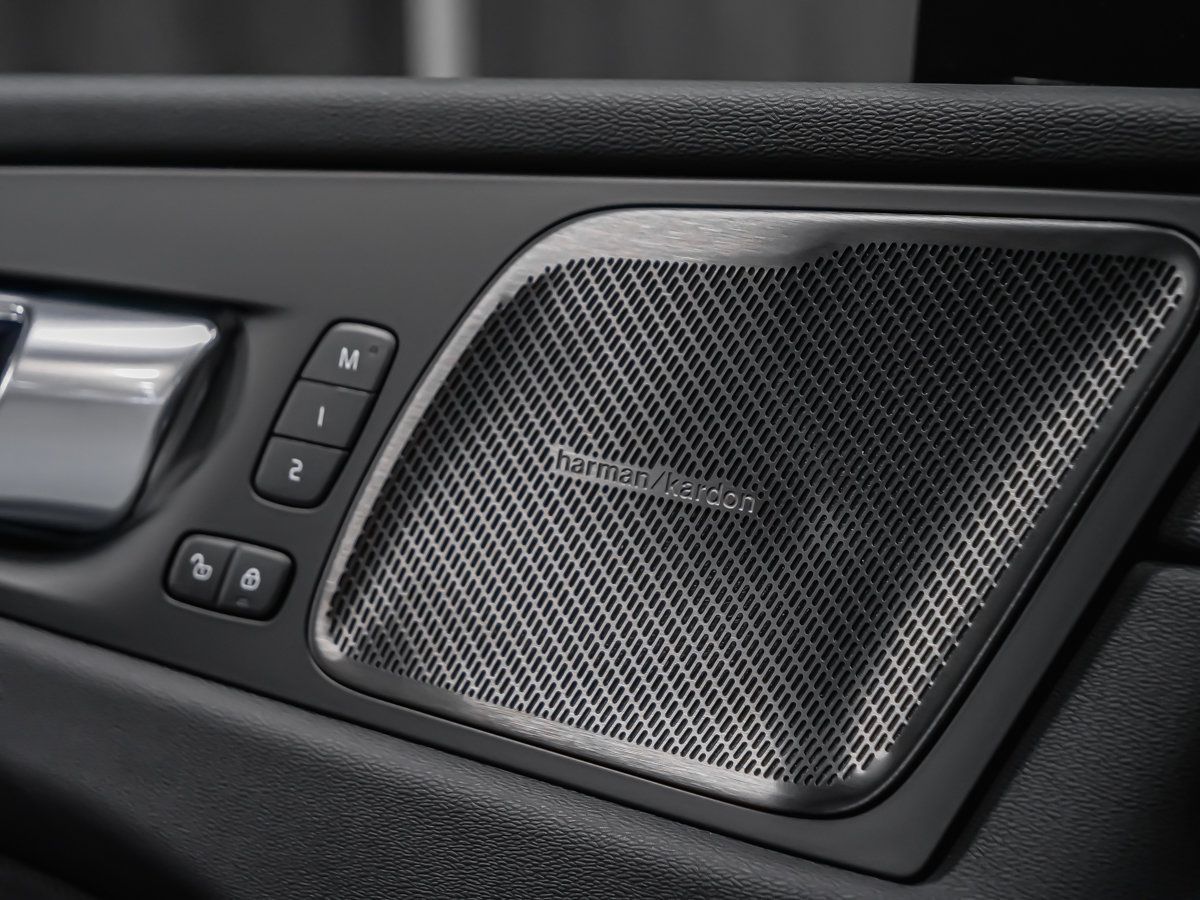 Volvo XC60 Ultra Black Edition 2026-10