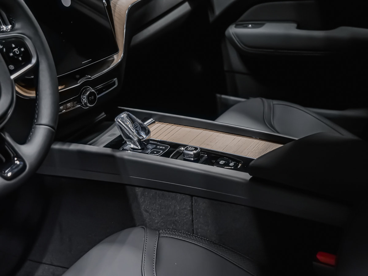 2026 Volvo XC60 Plus-6