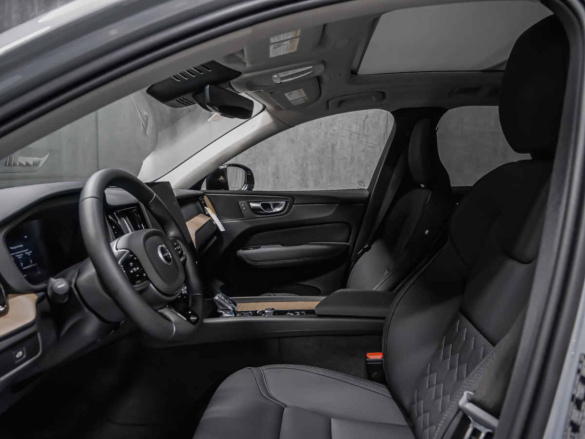 2026 Volvo XC60 Plus-9