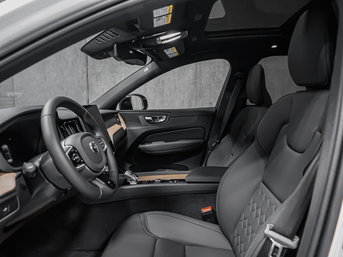 2026 Volvo XC60 Plus-10