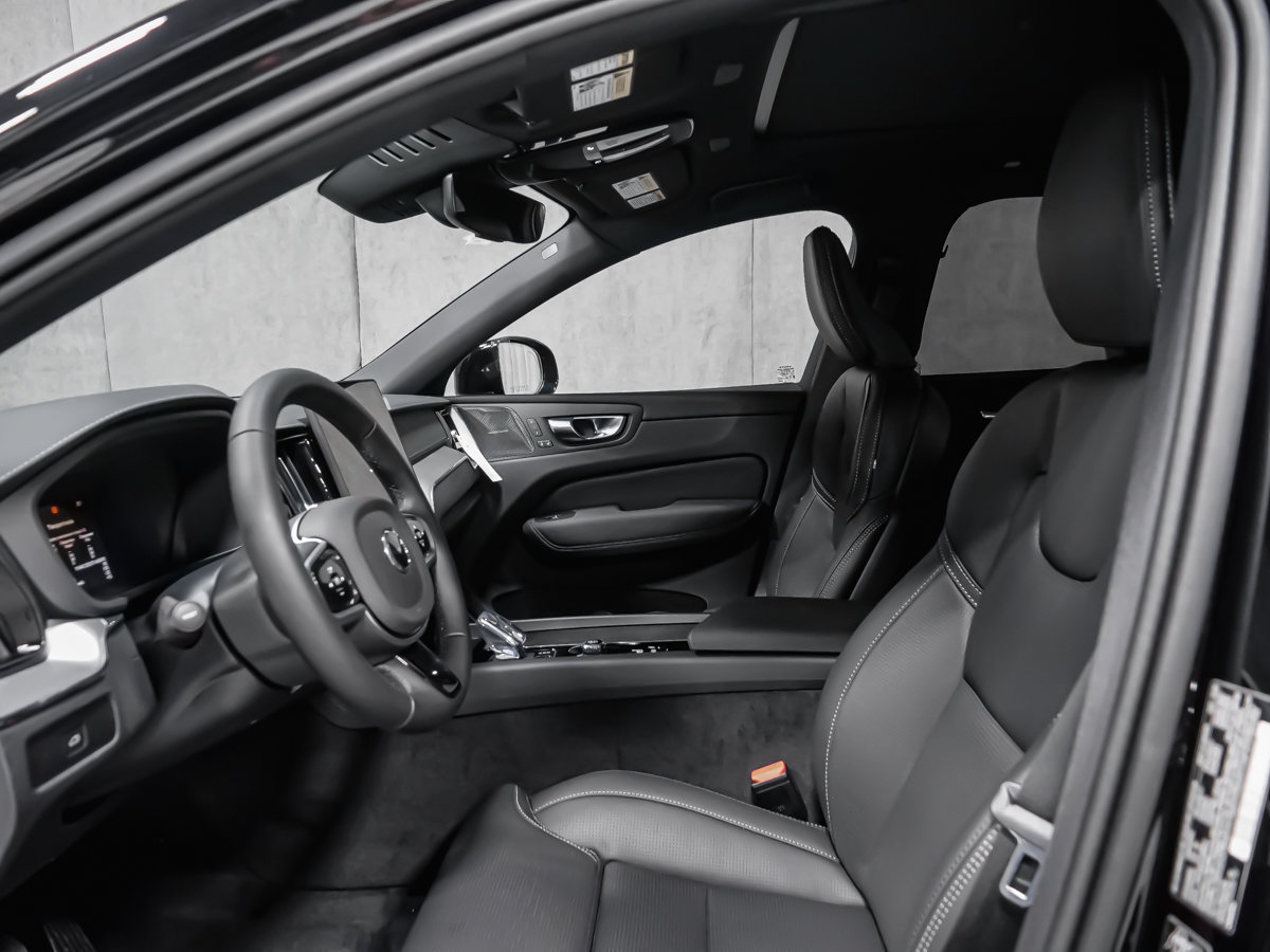 2026 Volvo XC60 Ultra Black Edition-14