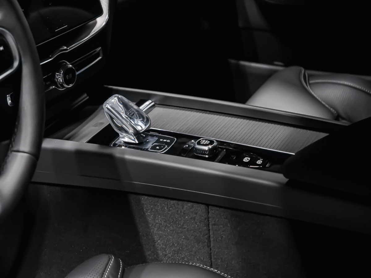 2026 Volvo XC60 Ultra Black Edition-9