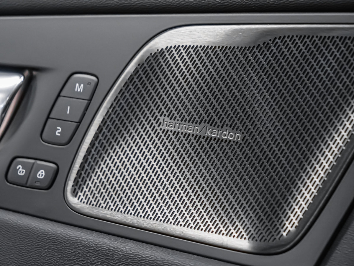 Volvo XC60 B5 ULTRA DARK 2026-10