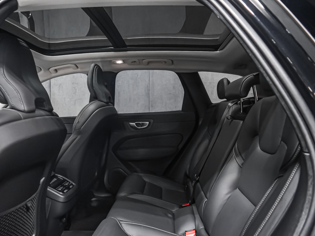 Volvo XC60 B5 ULTRA DARK 2026-12
