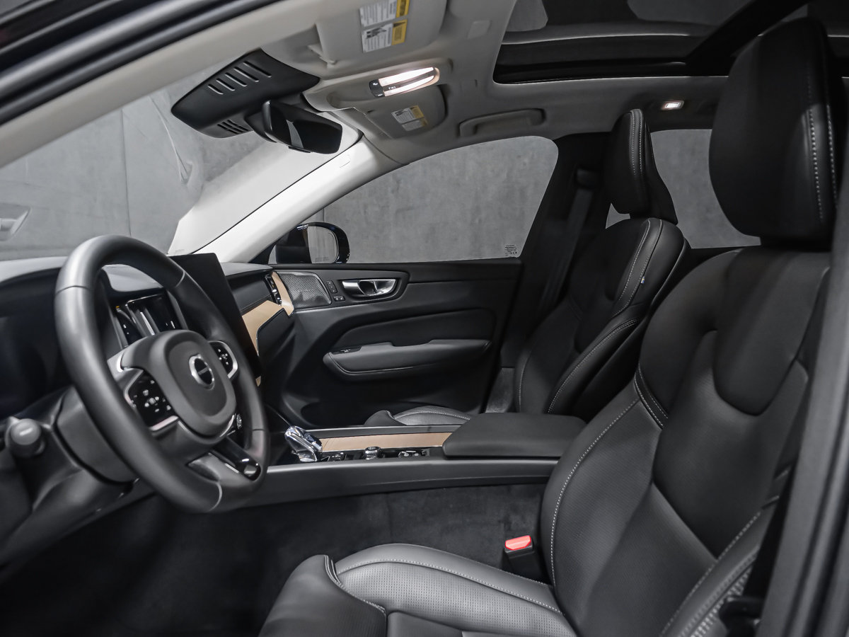 Volvo XC60 B5 ULTRA DARK 2026-11