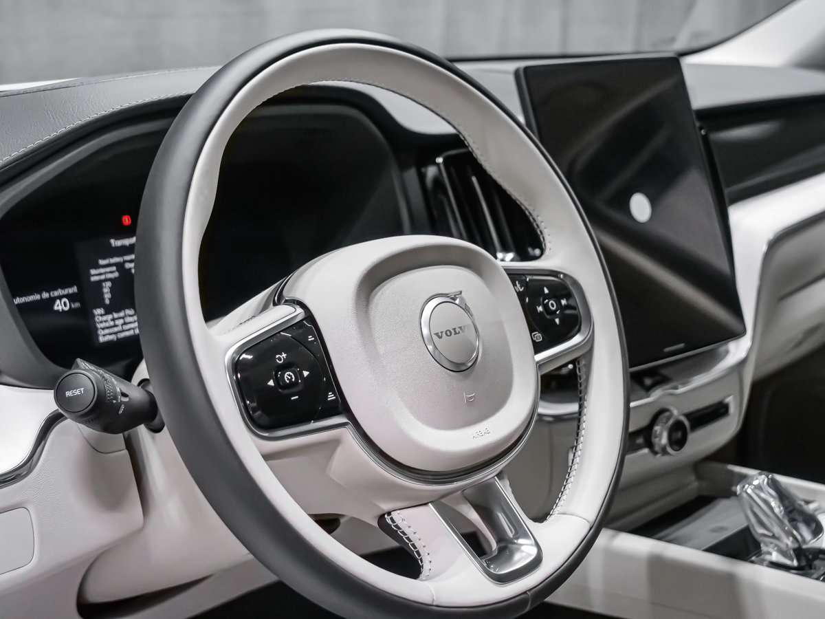 2027 Volvo XC60 Ultra (Dark Theme)-7