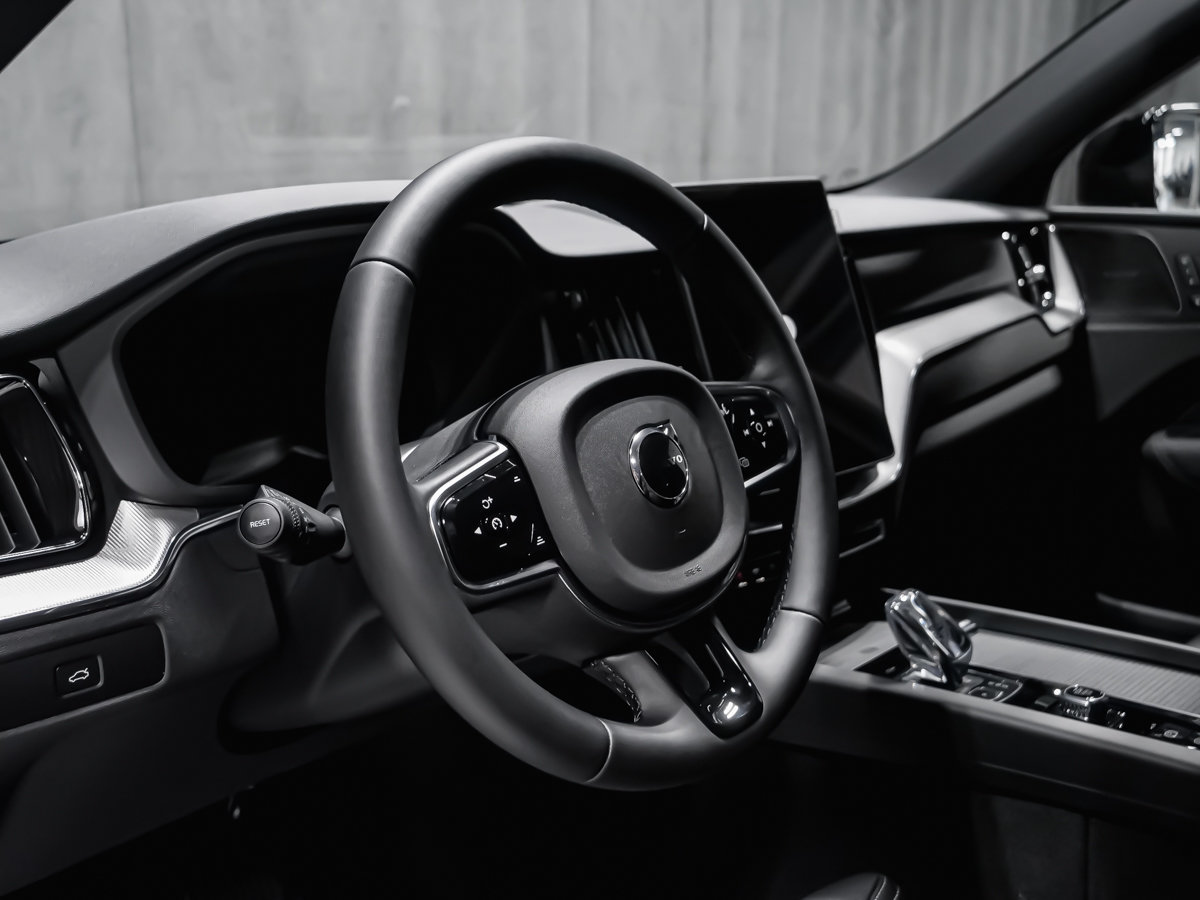 Volvo XC60 Plus Black Edition 2027-10