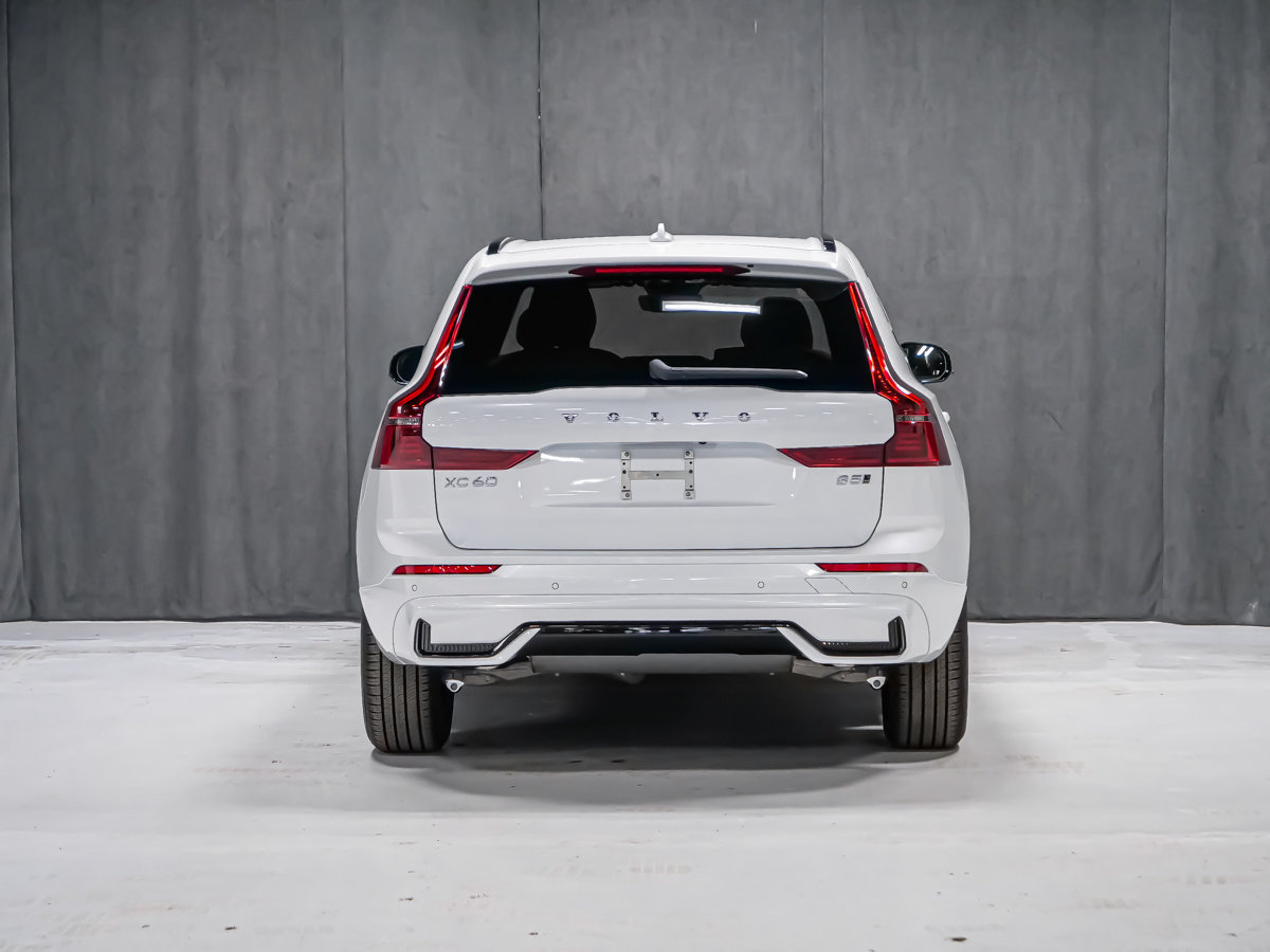 2027 Volvo XC60 Core (Dark Theme)-4