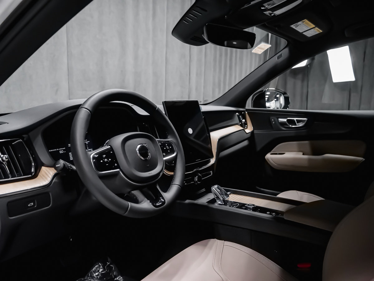 2027 Volvo XC60 Core (Dark Theme)-5