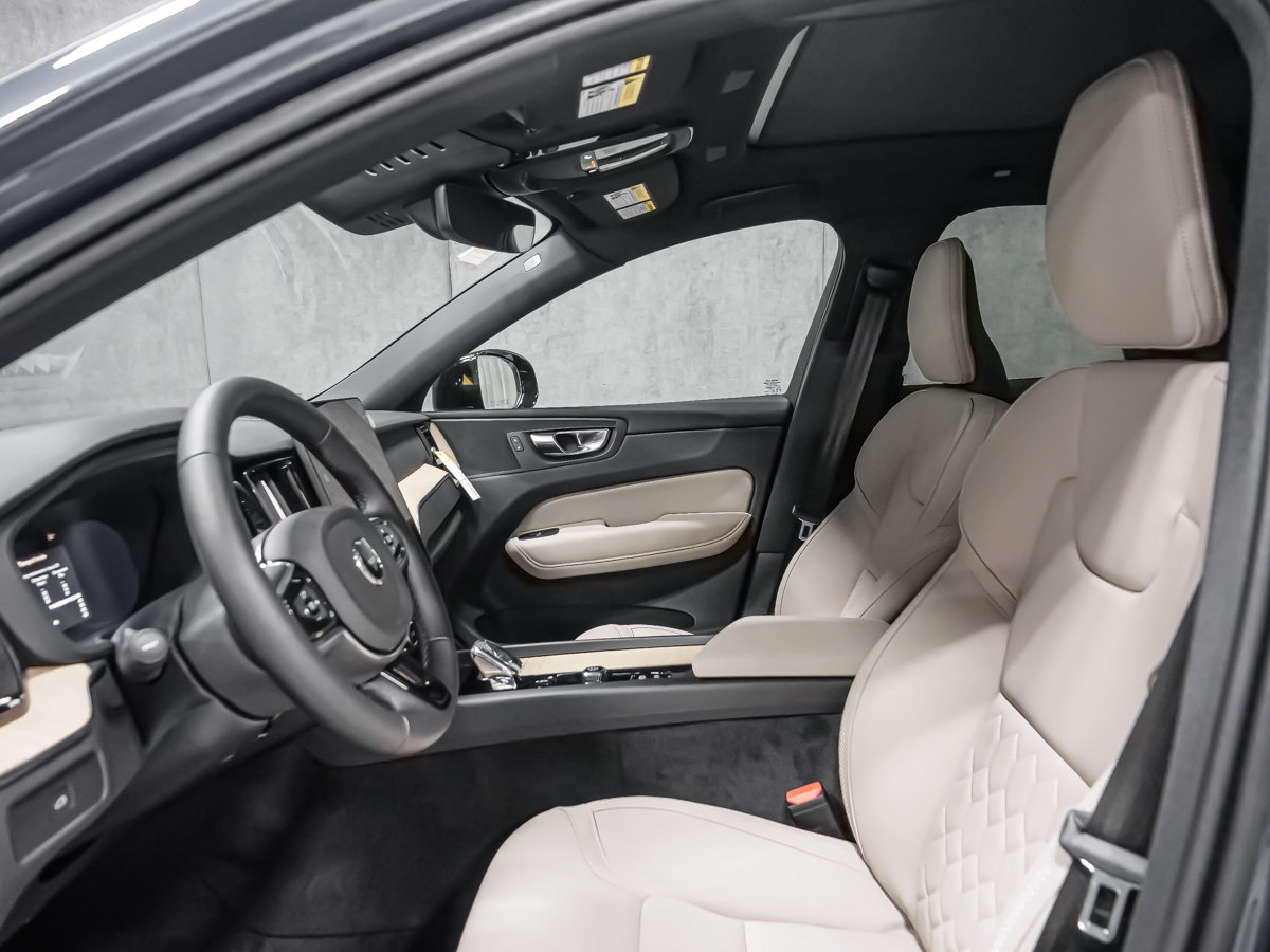Volvo XC60 Core (Dark Theme) 2027-9