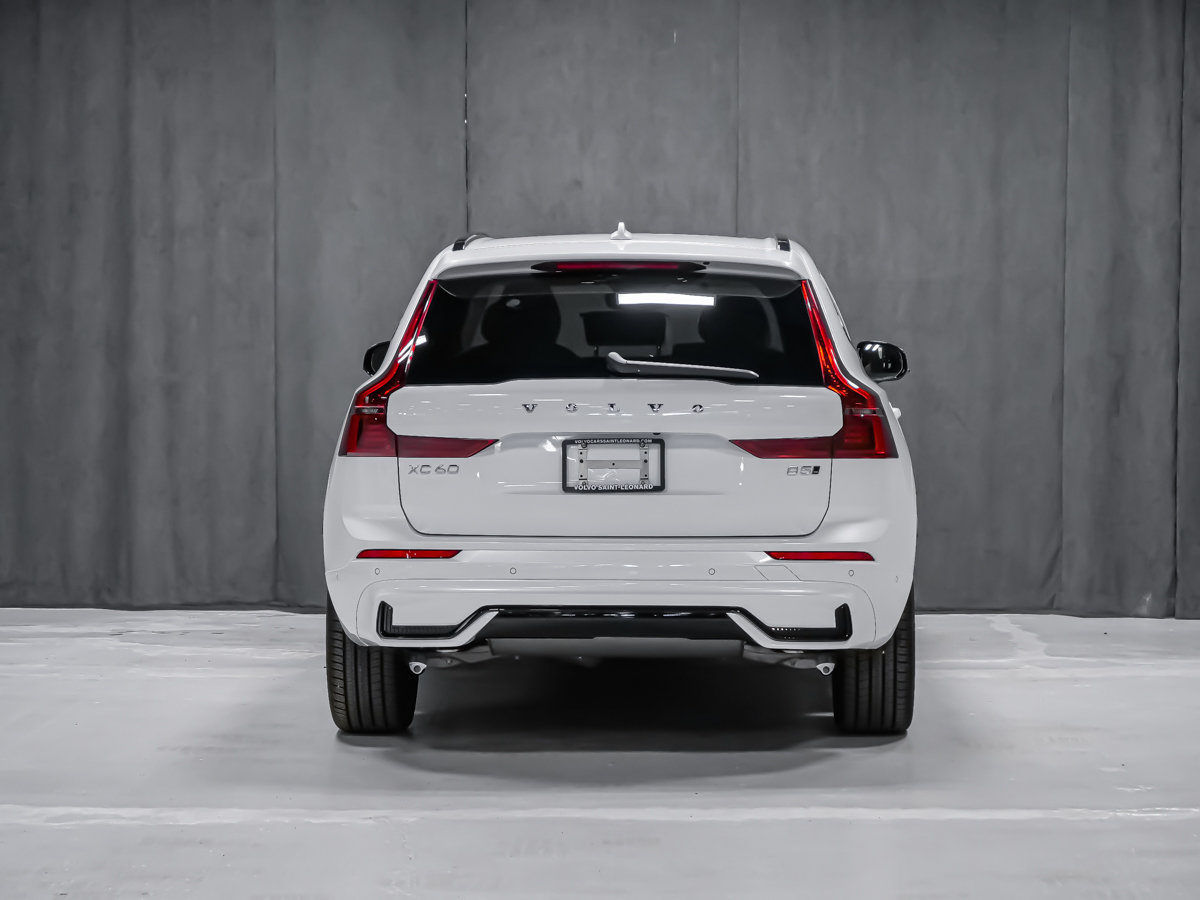 2027 Volvo XC60 Ultra (Dark Theme)-4