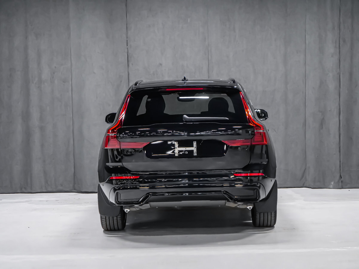 2027 Volvo XC60 Plus Black Edition-4