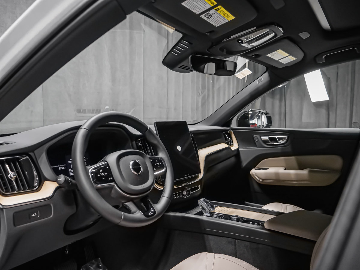 Volvo XC60 Core (Dark Theme) 2027-5