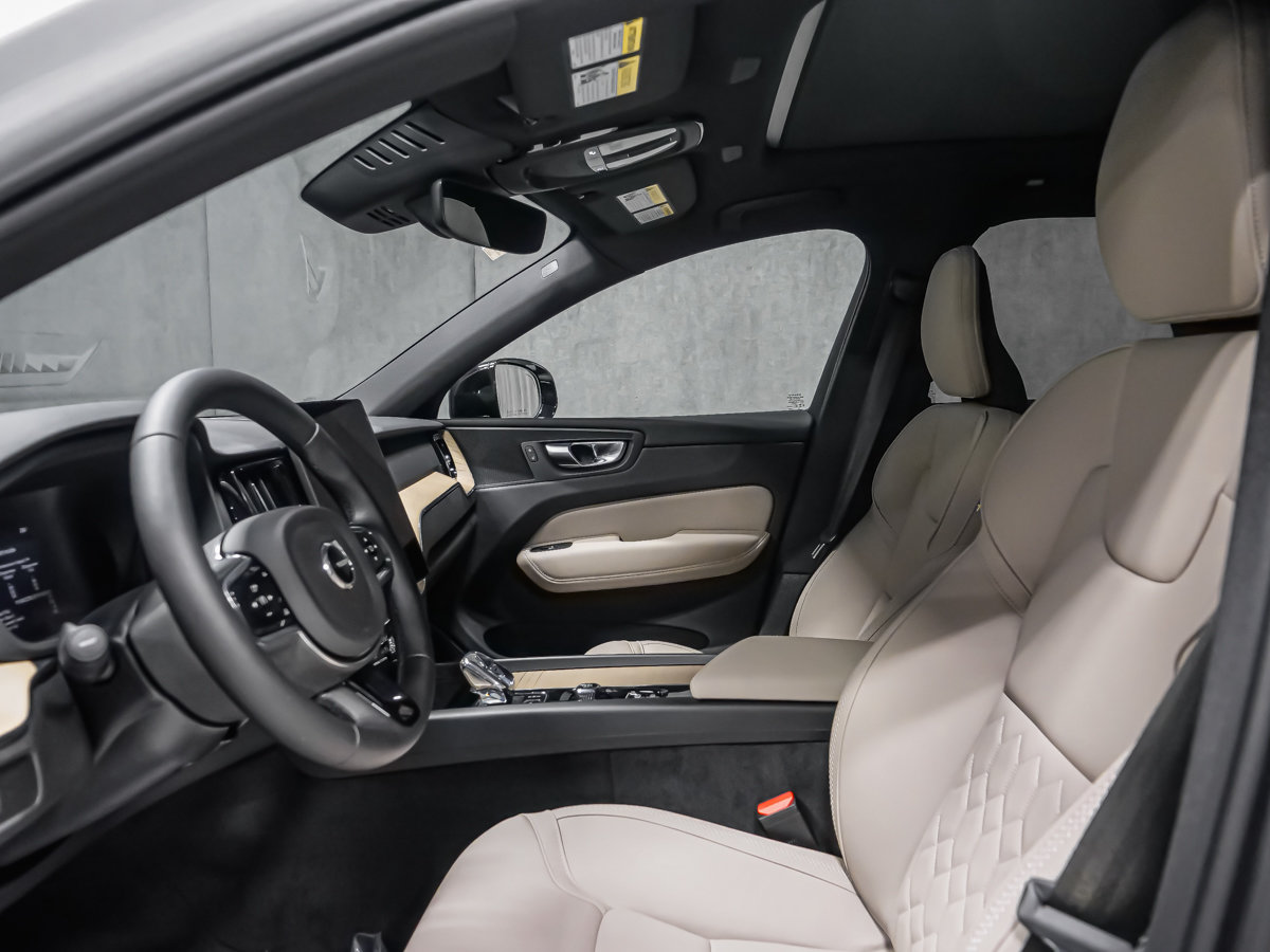 Volvo XC60 Core (Dark Theme) 2027-9