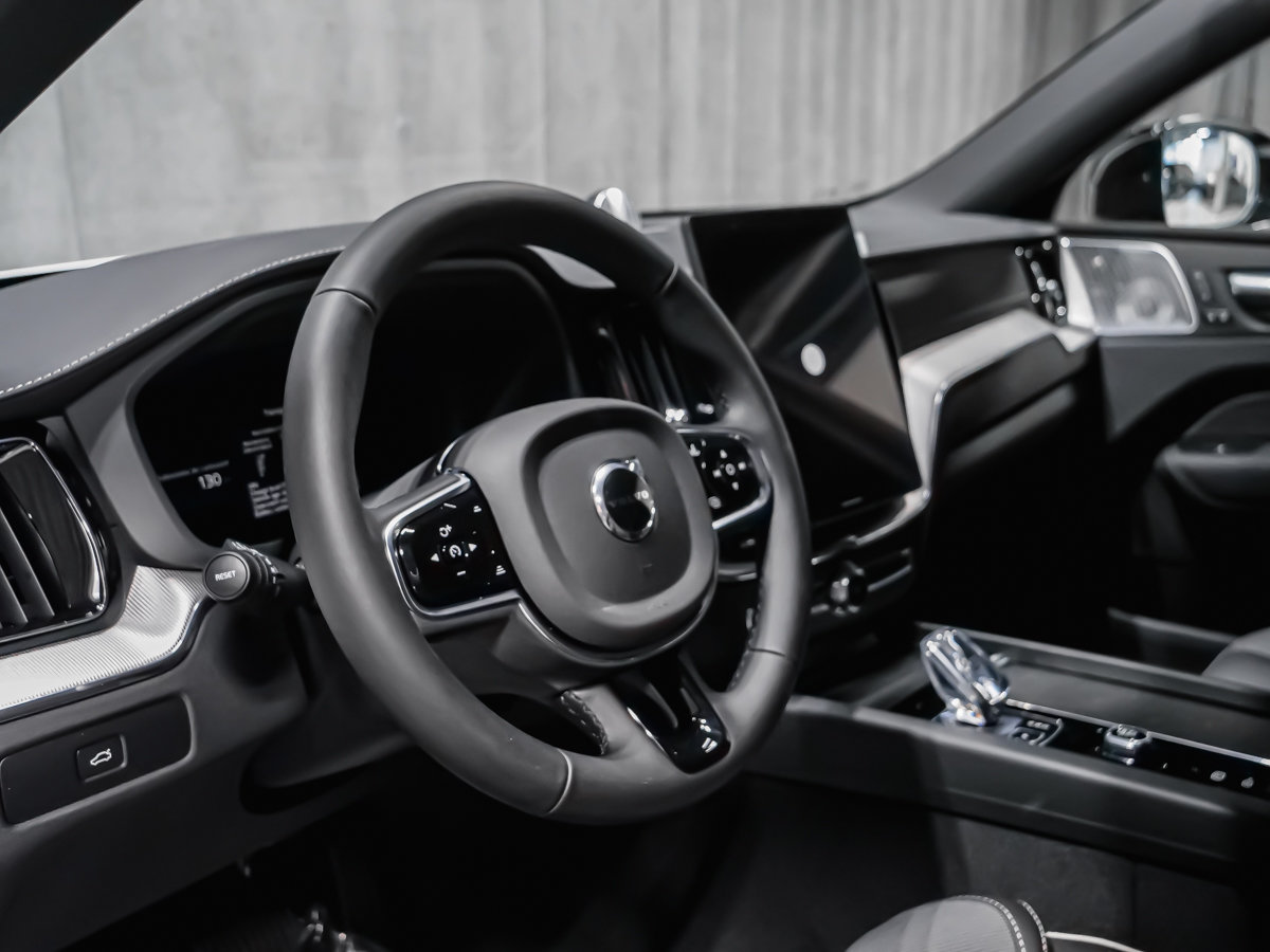 2027 Volvo XC60 Ultra Black Edition-7