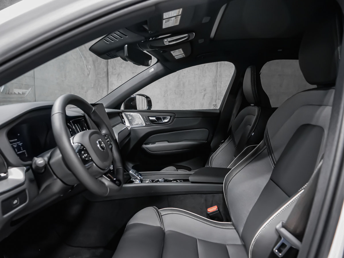 2027 Volvo XC60 Ultra Black Edition-11
