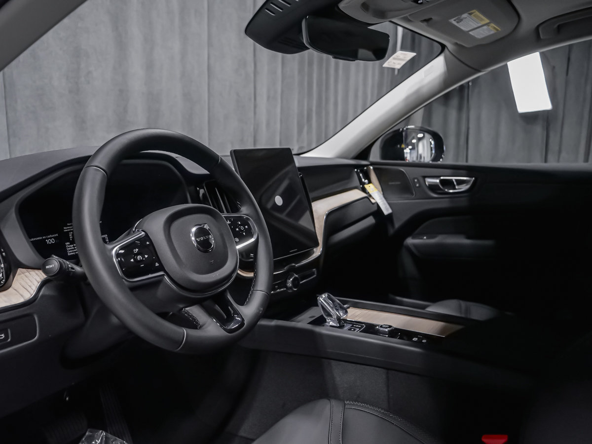 2027 Volvo XC60 Plus (Dark Theme)-5
