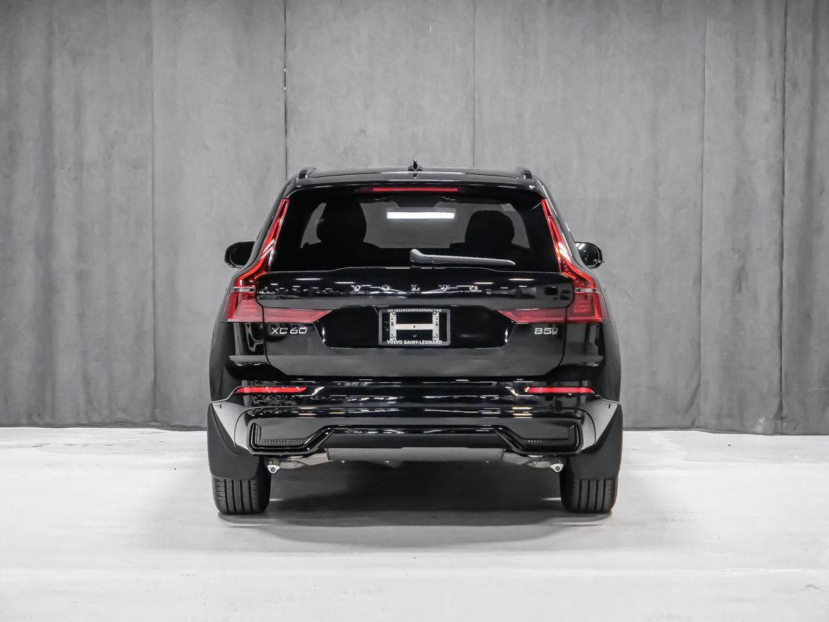 2027 Volvo XC60 Plus (Dark Theme)-4