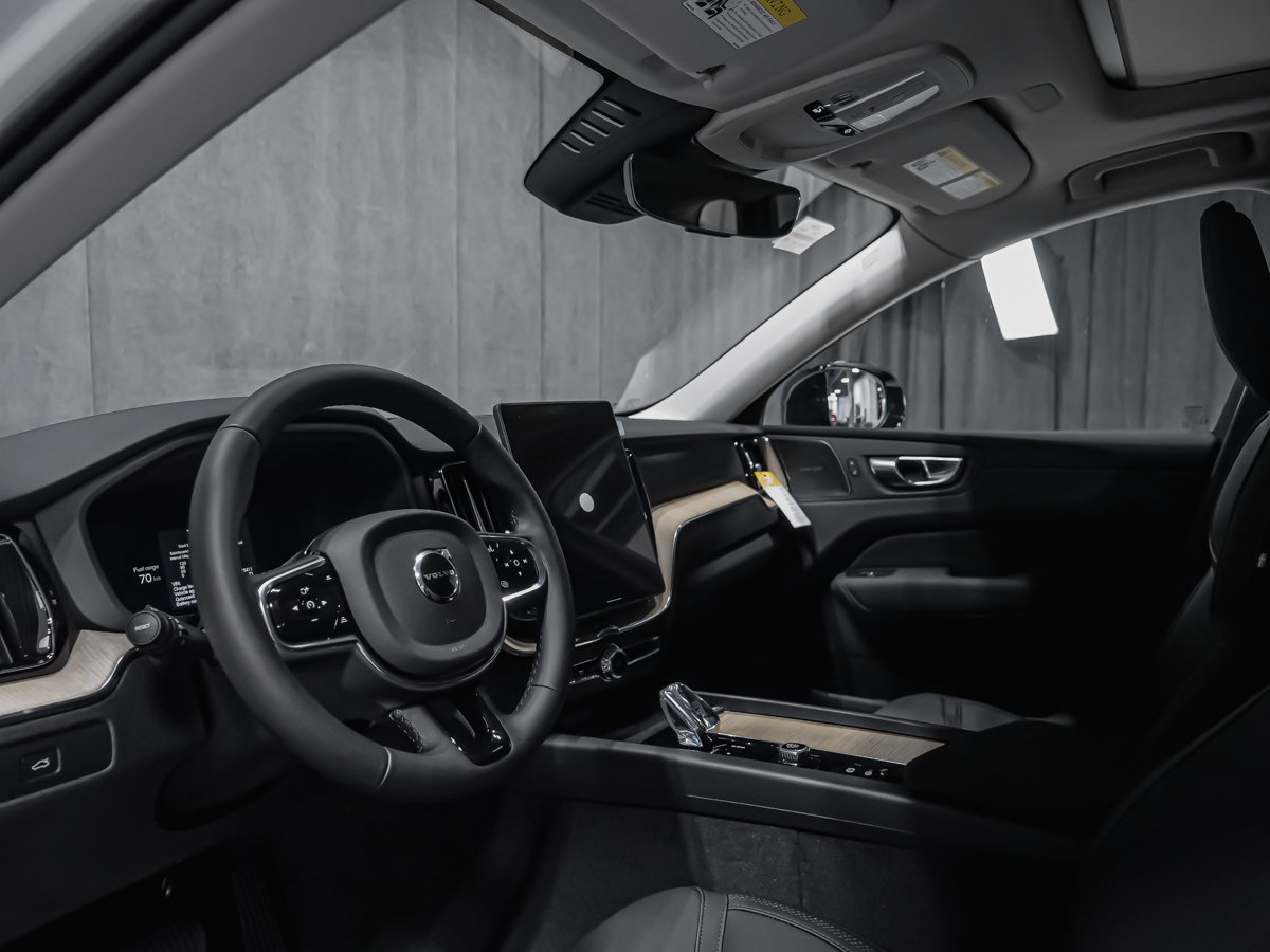 Volvo XC60 Plus (Dark Theme) 2027-5