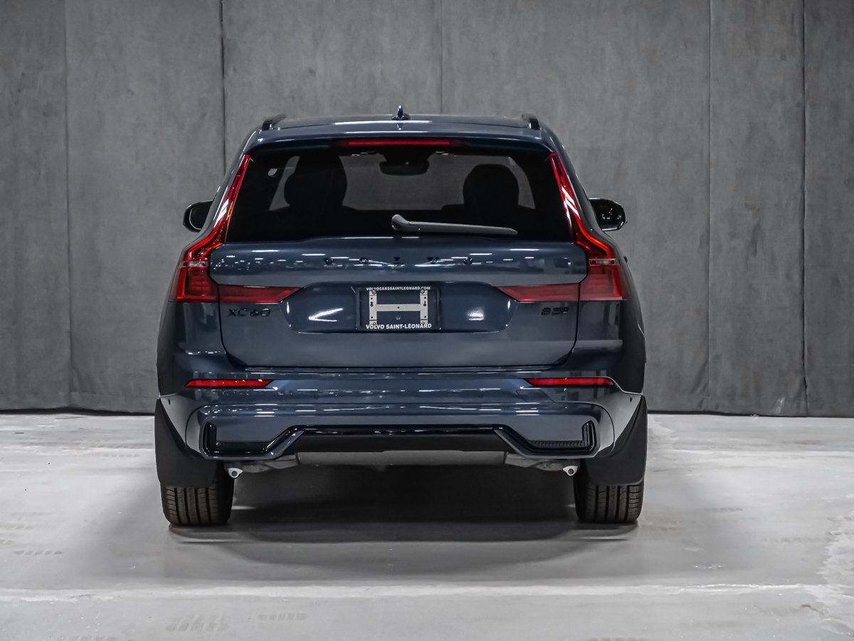 2027 Volvo XC60 Plus Black Edition-4