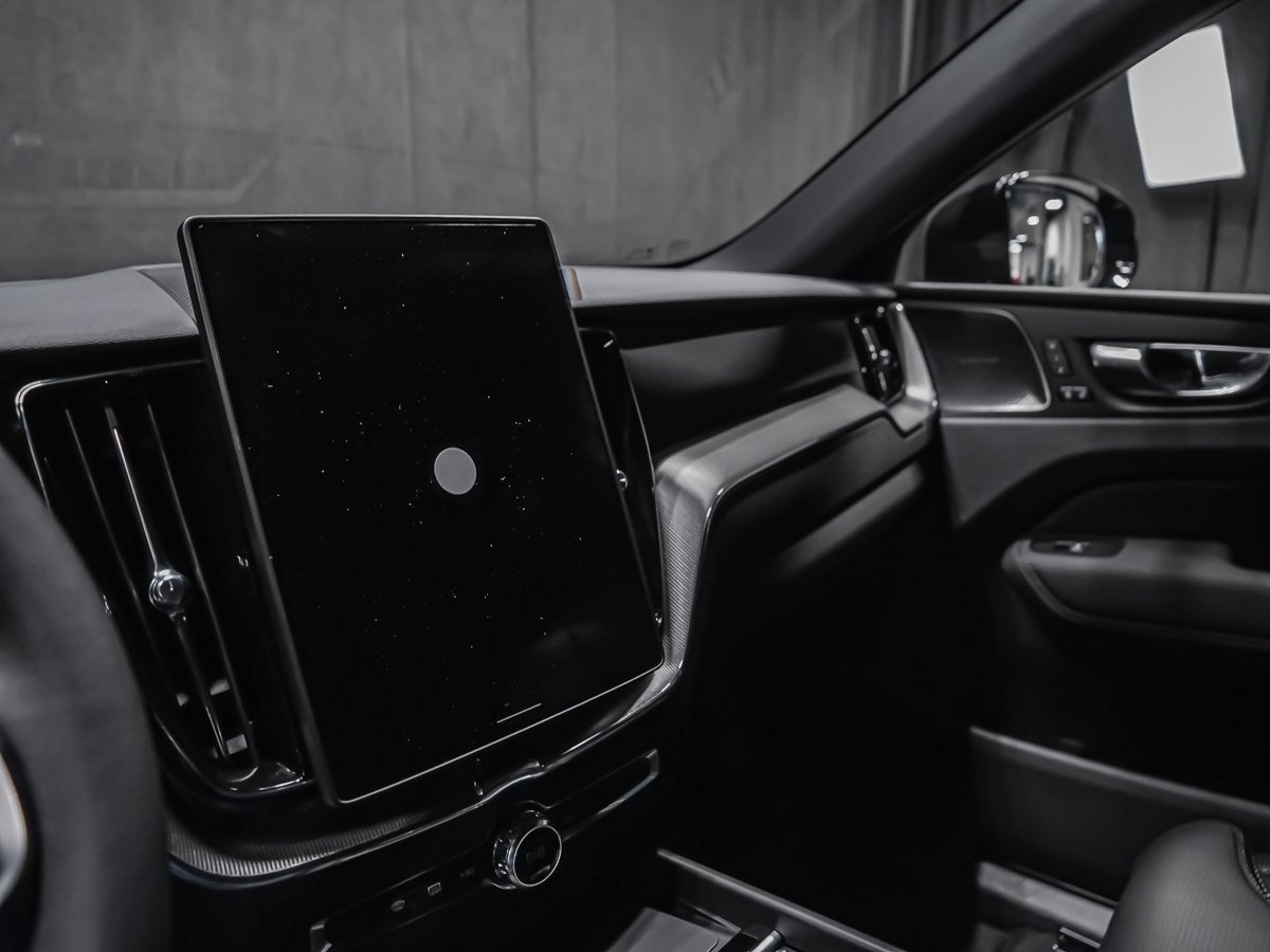 2027 Volvo XC60 Plus Black Edition-9