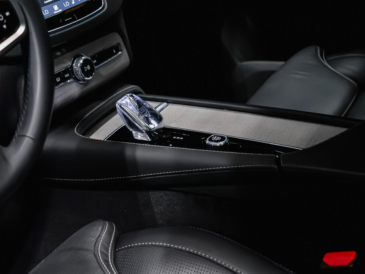 2025 Volvo XC90 Plug-In Hybrid T8 ULTRA BRIGHT LOUNGE-7