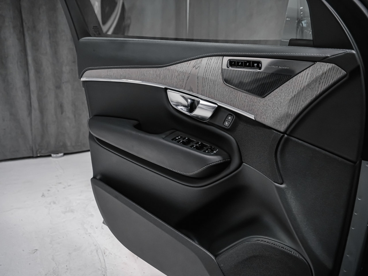 2025 Volvo XC90 Plug-In Hybrid T8 ULTRA BRIGHT-5