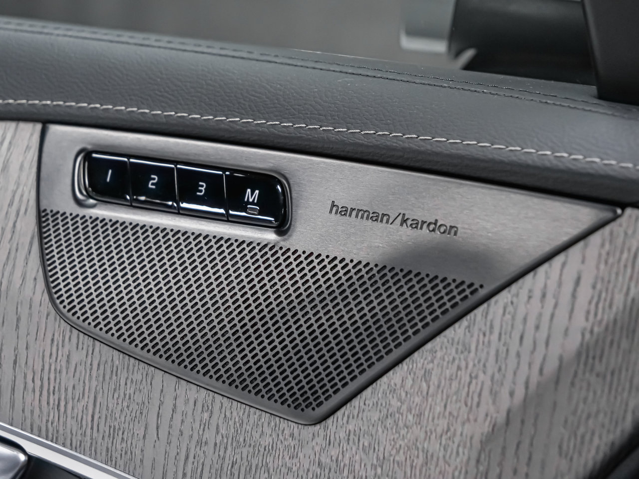2025 Volvo XC90 Plug-In Hybrid T8 ULTRA BRIGHT-7