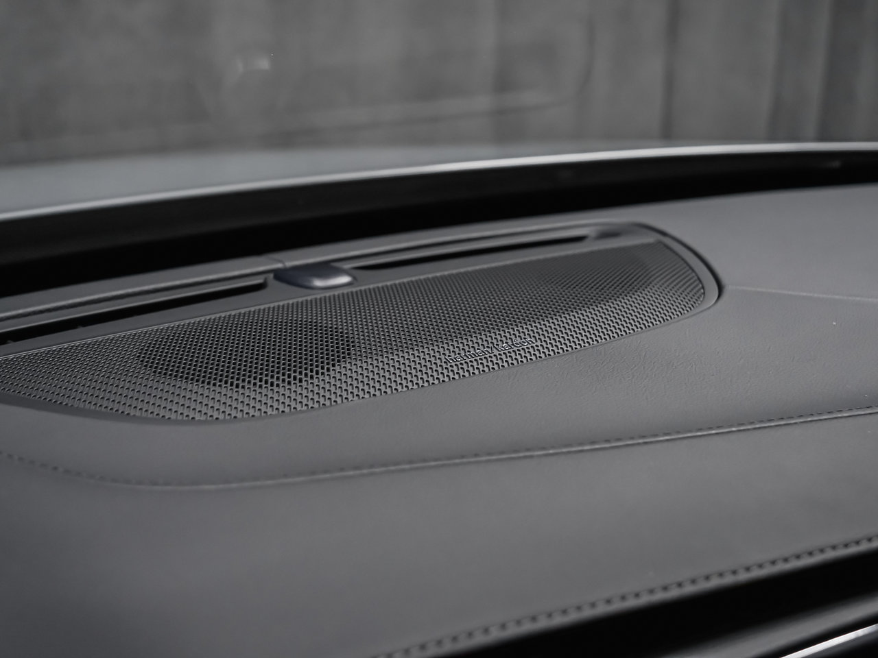 2025 Volvo XC90 Plug-In Hybrid T8 ULTRA BRIGHT-6