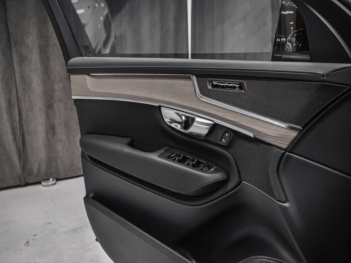 2025 Volvo XC90 Plug-In Hybrid T8 PLUS BRIGHT 7 PLACES-8