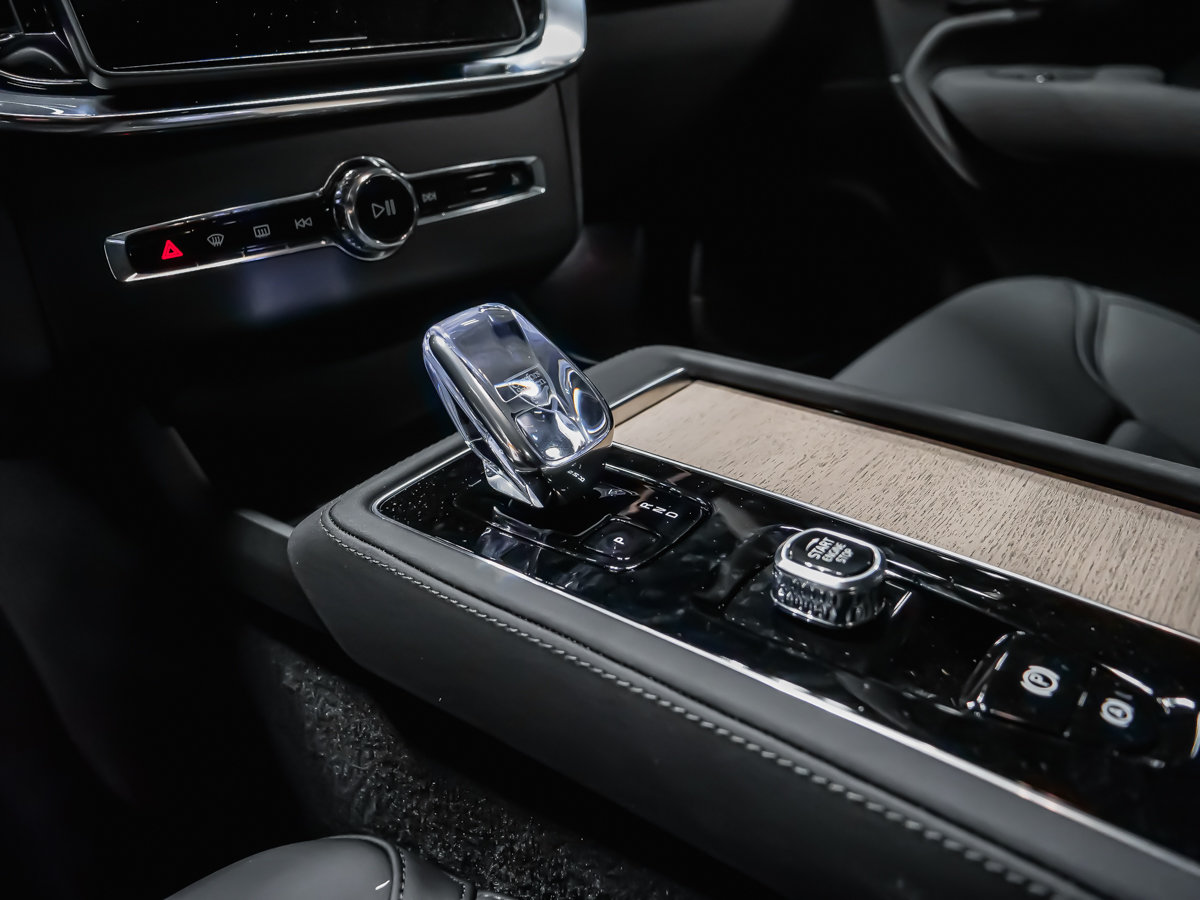 2026 Volvo XC90 Plug-in hybrid Plus 7-Seater (Dark Theme)-11