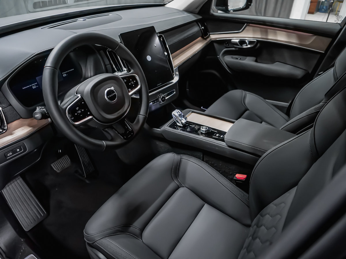 2026 Volvo XC90 Plug-in hybrid Plus 7-Seater (Dark Theme)-9