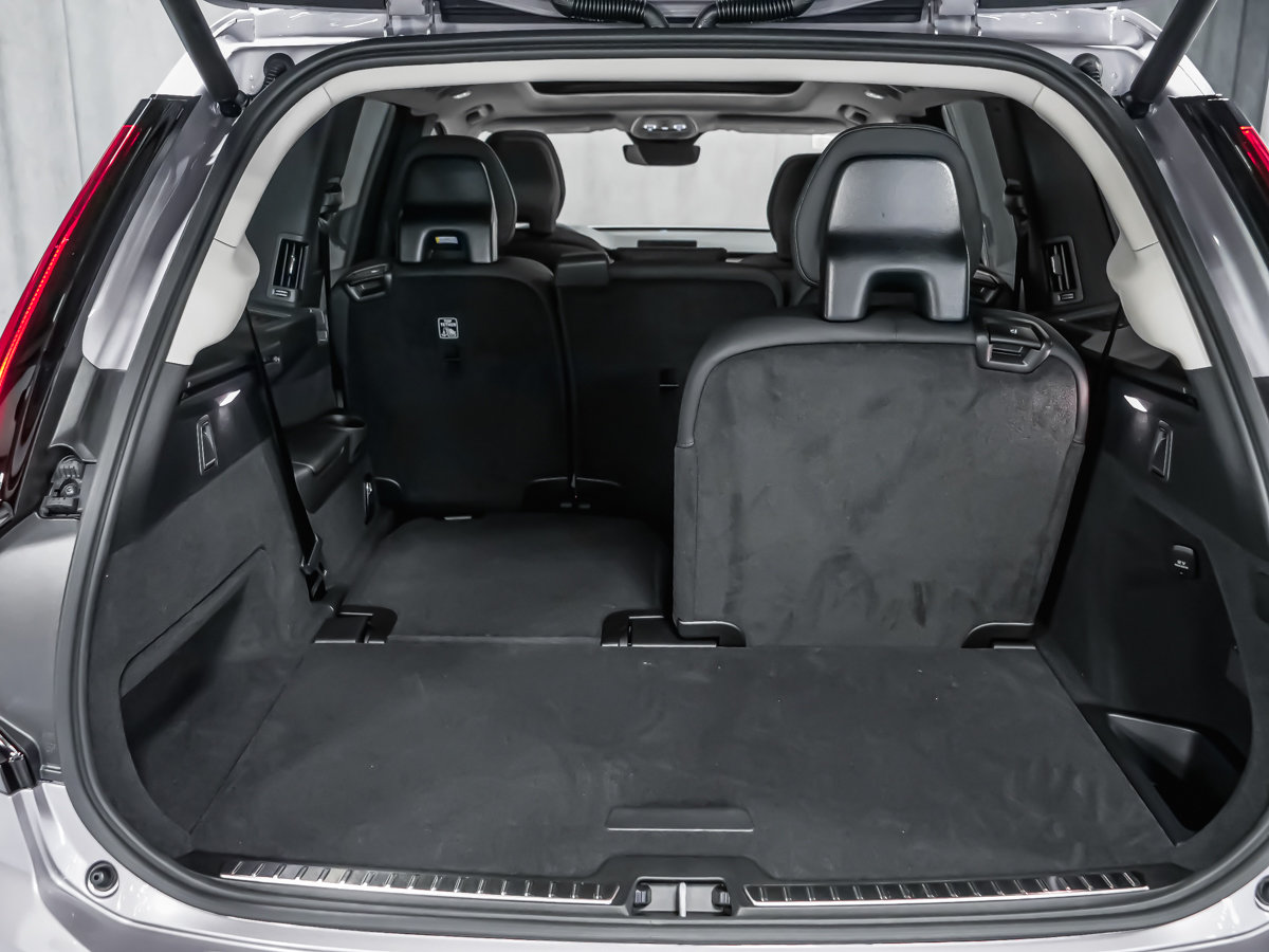 2026 Volvo XC90 Plug-in hybrid Plus 7-Seater (Dark Theme)-13